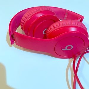 Dr. Dre Beats Solo2 Wired Headphones in Gloss Pink
